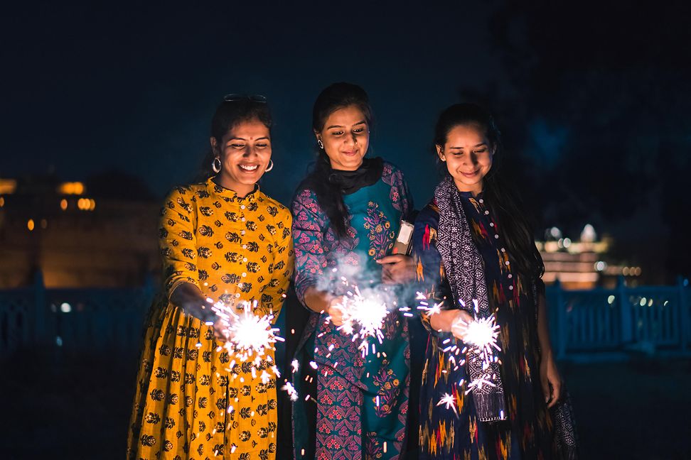 3 girls with sparklers 