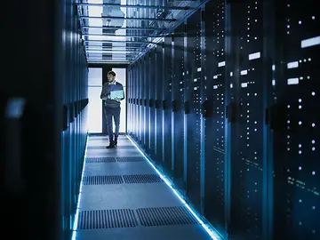 It technician works in data centre 