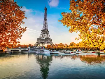 Eifel tower in autumn